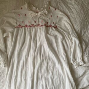 Vintage White pijama Dress with pink Embroidery